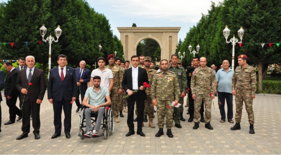 deputat-qazilerle-gorushub-foto