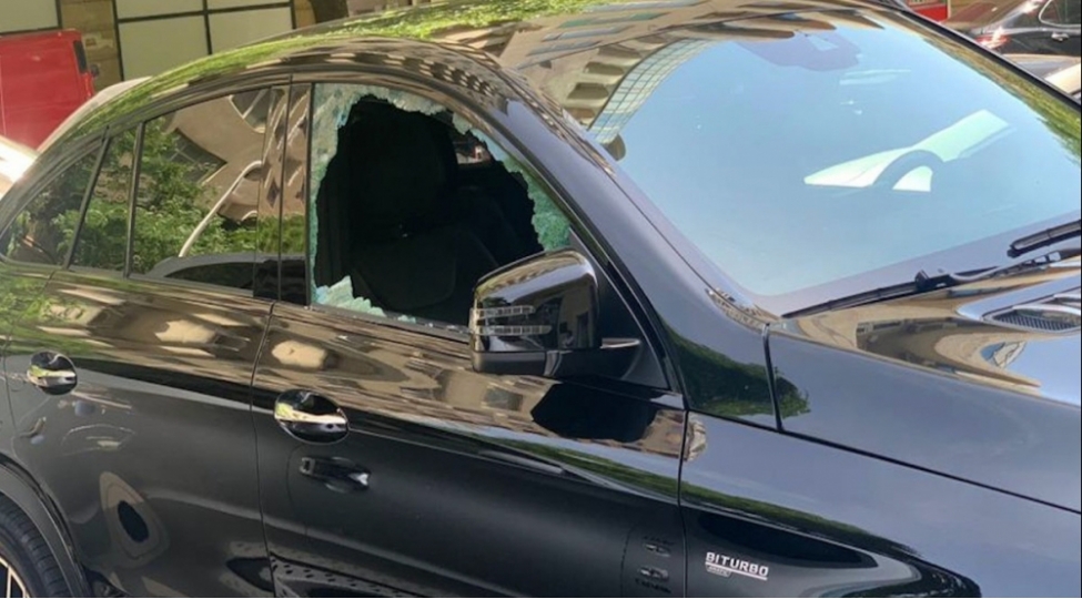 avtomobillerin-shushelerini-sindiraraq-ogurluq-eden-shexs-saxlanildi