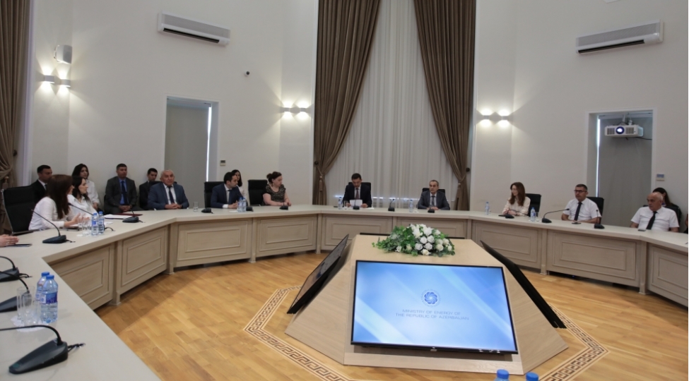 energetika-nazirliyinde-dovlet-qulluqchularinin-peshe-bayrami-qeyd-olunub-2