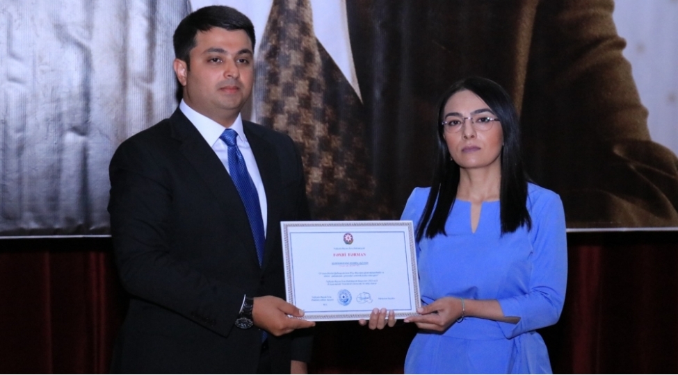 neftchalanin-icra-bashchisi-dovlet-qulluqchularini-teltif-edib-foto