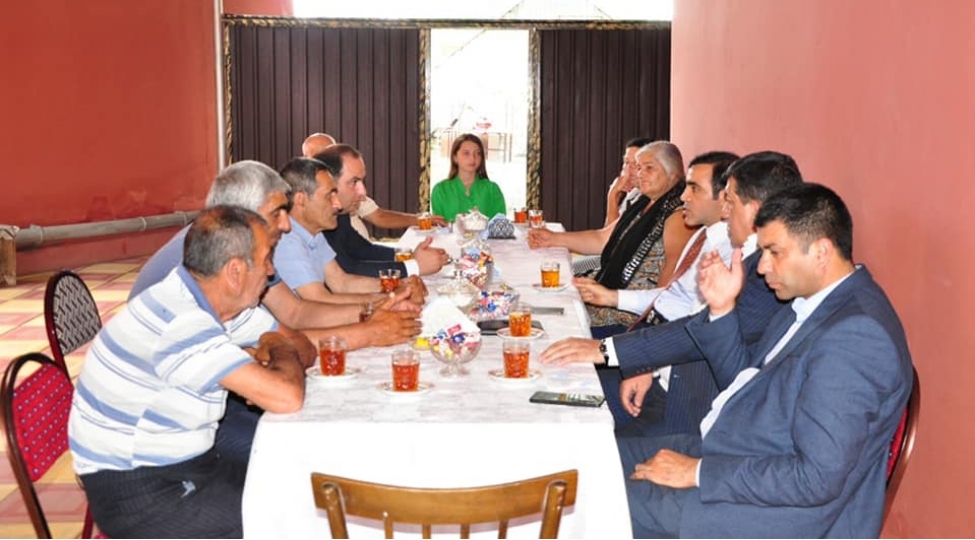 deputat-shehid-ailesi-ile-gorushub-foto-3