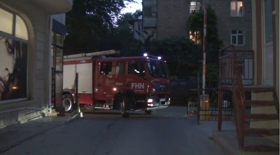 fhn-bakida-yashayish-kompleksinde-yangin-telimi-kechirib-noqsanlar-ashkarlanib-video