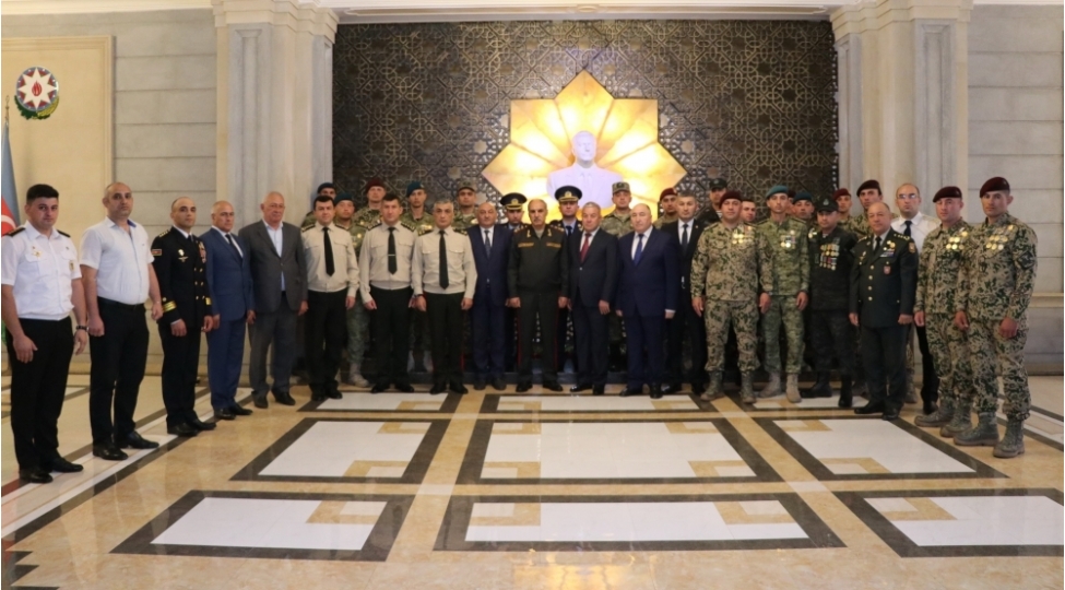 herbi-prokurorluqda-qazilerle-gorush-kechirilib-foto