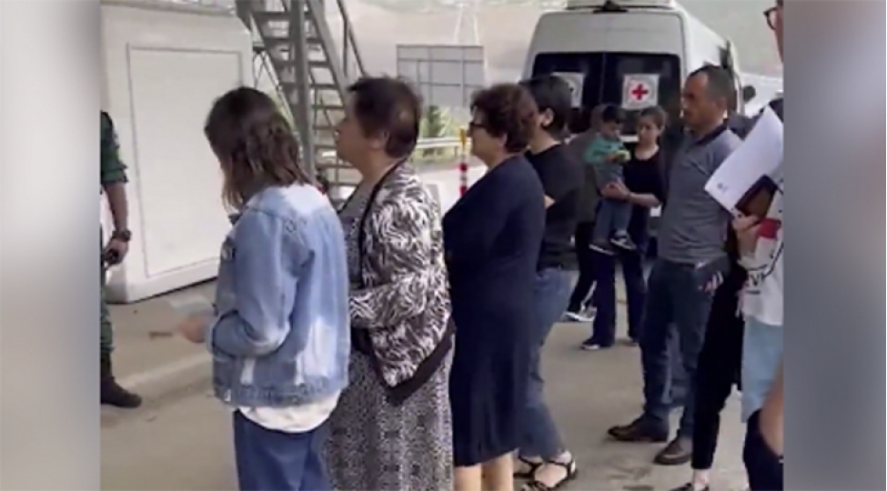 qarabagda-yashayan-mulki-ermeniler-lachin-serhed-buraxilish-menteqesinden-serbest-kechirler