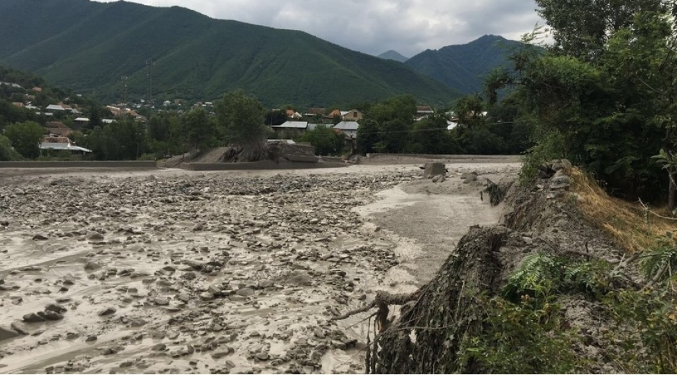 qebelede-selle-elaqedar-komeksiz-veziyyetde-qalan-5-nefer-xilas-edilib