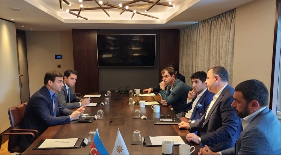 londonda-yashayan-ishleyen-azerbaycanli-sahibkarlarin-ehtiyaclari-dinlenilib-foto
