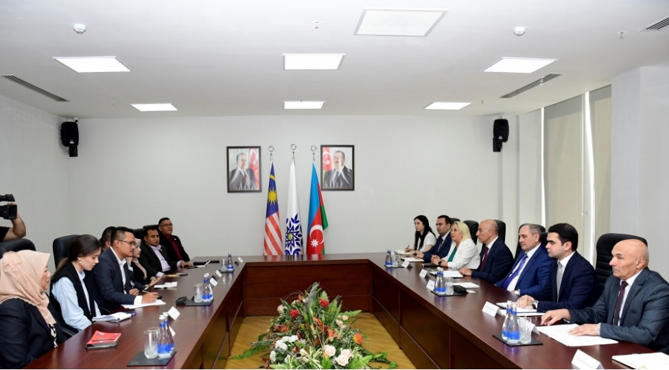 yap-merkezi-aparatinda-malayziyanin-birleshmish-malay-milli-teshkilatinin-numayendeleri-ile-gorush-kechirilib-foto