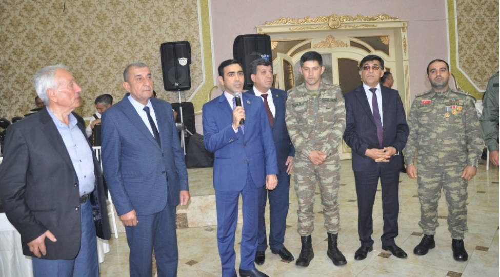 deputat-goranboyda-qazinin-toyunda-ishtirak-edib-foto