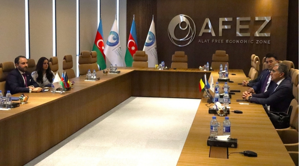 belchika-kralligi-federal-assambleyasinin-numayendeler-palatasinin-uzvu-elet-azad-iqtisadi-zonasinda-olub