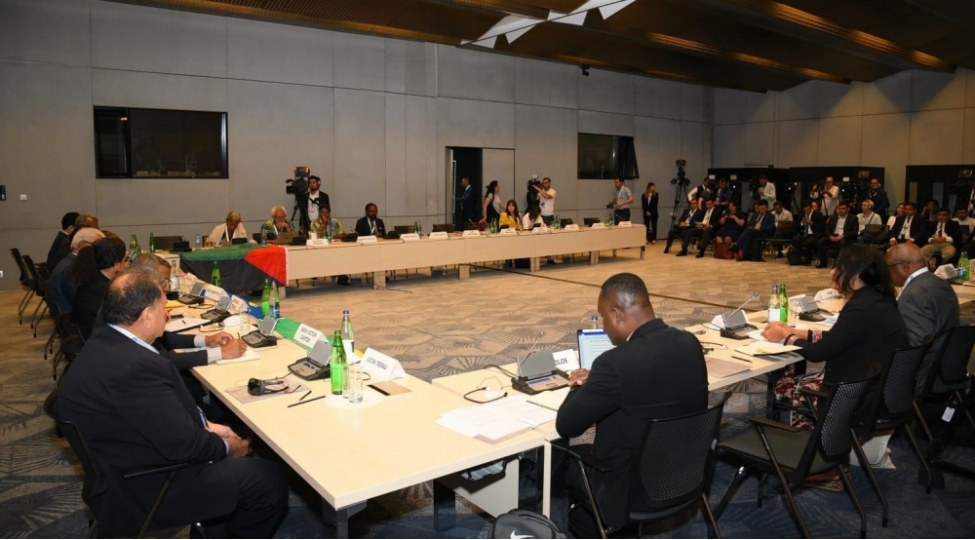 mustemlekechiliyin-tamamile-aradan-qaldirilmasi-movzusunda-deyirmi-masada-yekun-beyanat-imzalanib-tam-metn