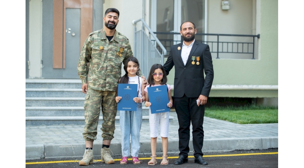 shehid-aileleri-ve-muharibe-elillerine-140-menzil-ve-ferdi-ev-verilib-foto