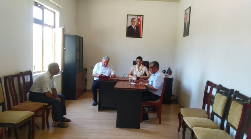 sebine-xasayeva-28-may-qesebesinde-sechicilerle-gorushub-foto