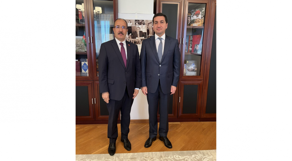 prezidentin-komekchisi-turkiye-sefiri-ile-regional-meseleleri-muzakire-edib