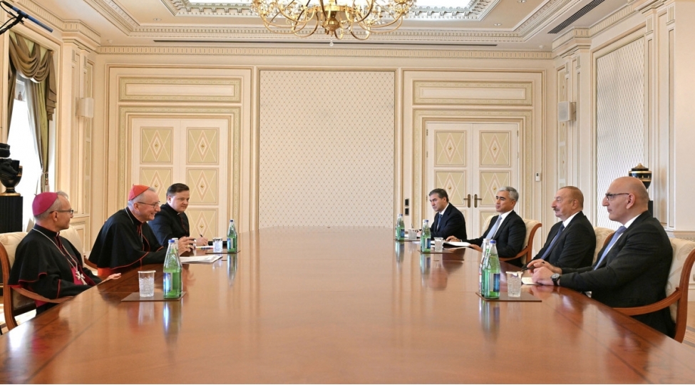 prezident-ilham-eliyev-muqeddes-taxt-tacin-dovlet-katibini-qebul-edib-yenilenib