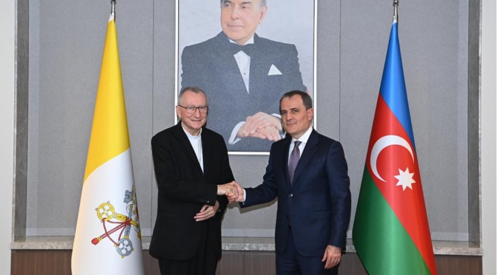 ceyhun-bayramov-muqeddes-taxt-tacin-dovlet-katibi-ile-gorushub