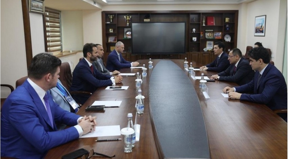 mok-un-bash-katibi-ozbekistandaki-novbedenkenar-prezident-sechkilerini-mushahide-edib-foto