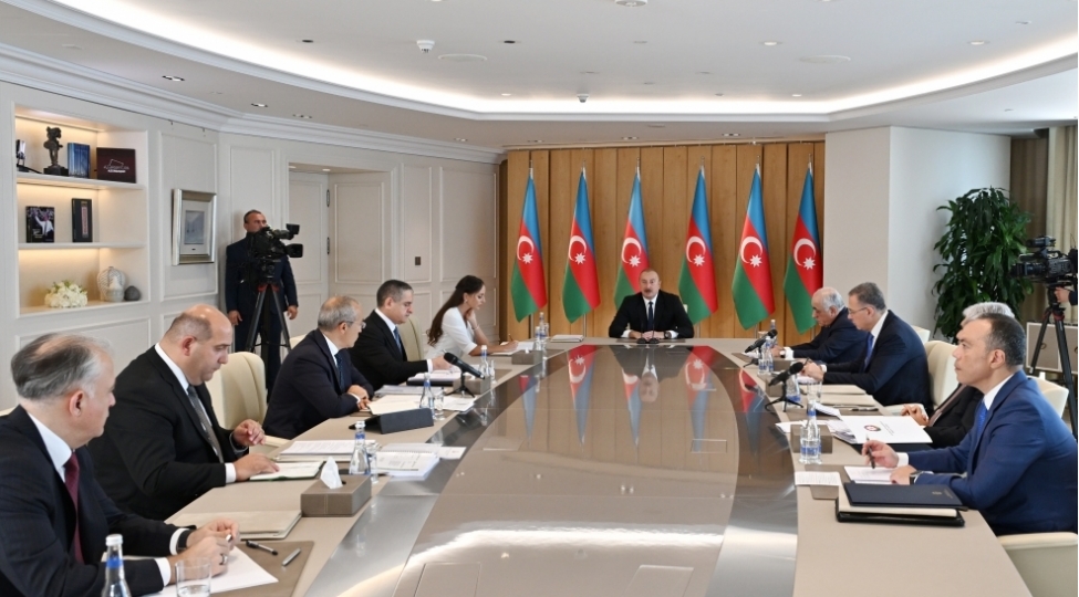 prezidentin-sedrliyi-ile-bu-ilin-6-ayinin-sosial-iqtisadi-yekunlarina-hesr-olunmush-mushavire-kechirilib