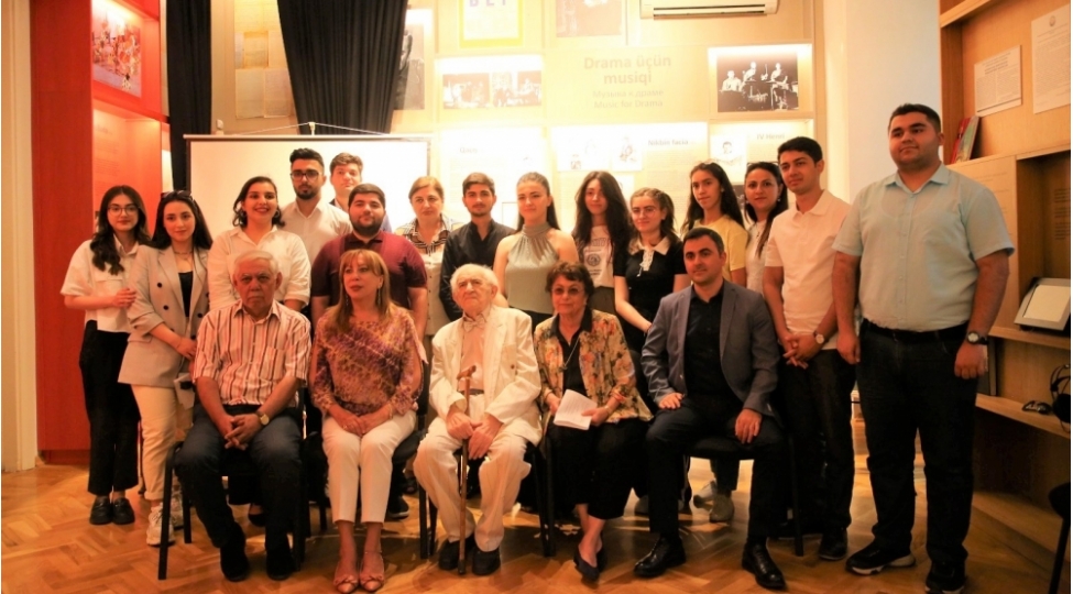 qara-qarayevin-ev-muzeyinde-xalq-artisti-tofiq-bakixanovla-gorush-kechirilib-foto