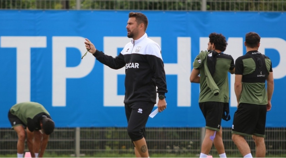 neftchi-mutunun-rehberliyi-altinda-ilk-meshqe-chixib-foto