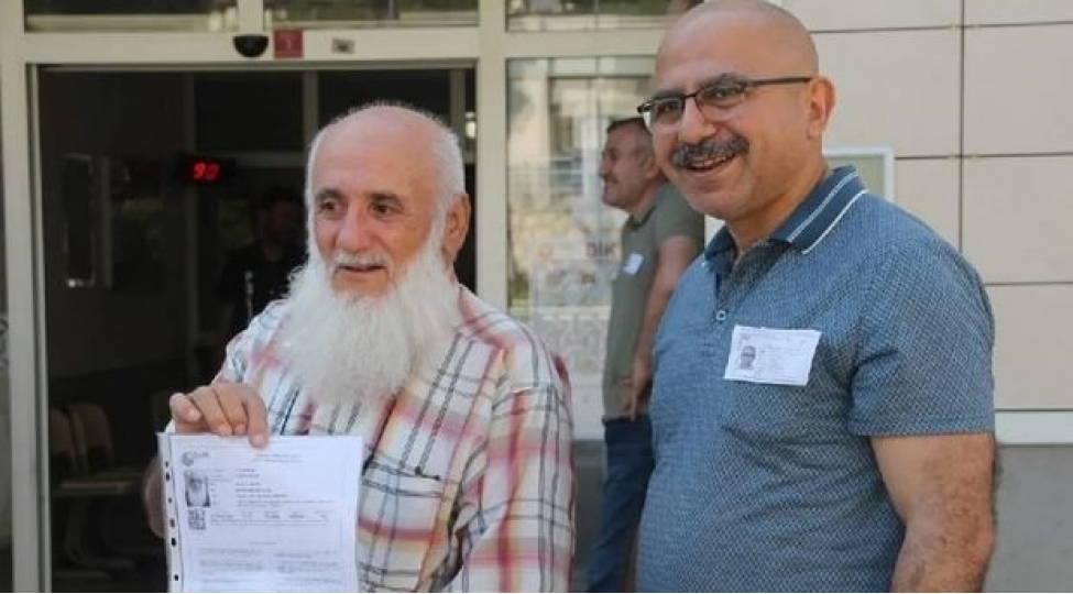 turkiyede-81-yashli-kishi-ali-mekteb-imtahanina-qatildi