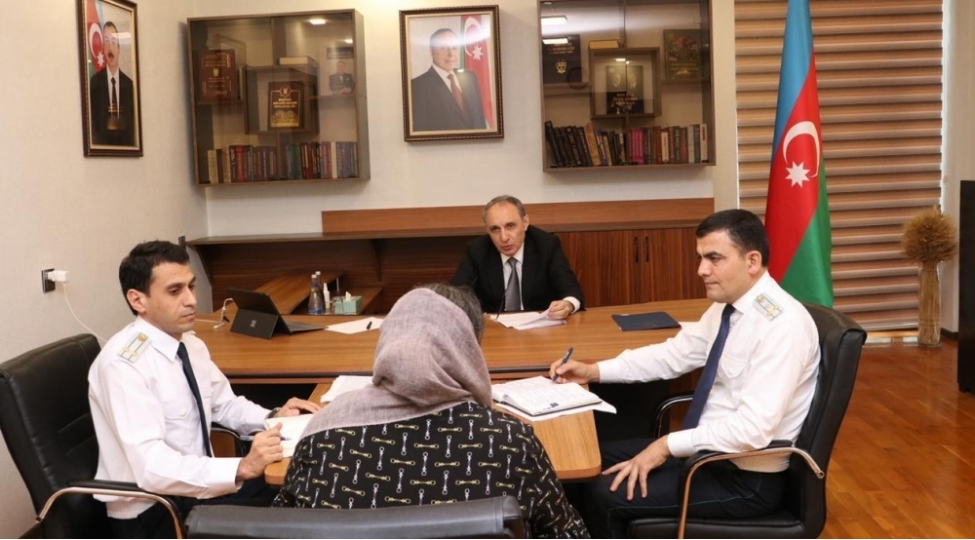 bash-prokuror-bilesuvarda-vetendashlari-qebul-edib-foto