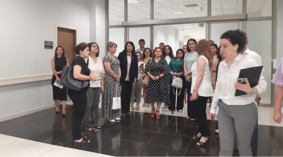 icbari-tibbi-sigorta-uzre-xidmetlerin-gosterildiyi-melhem-beynelxalq-hospitalina-media-tur-teshkil-edilib-foto