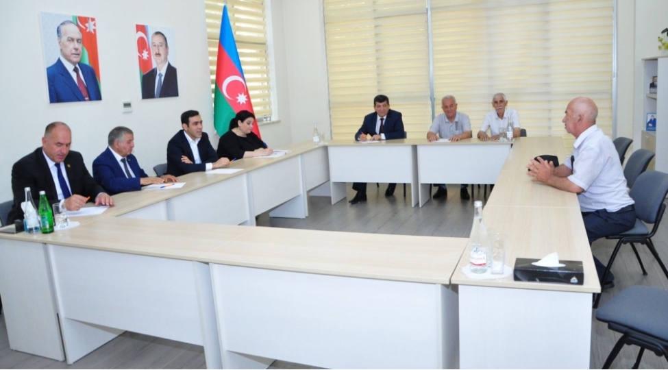 milli-meclisin-deputati-naftalanda-vetendashlari-qebul-edib-foto-2