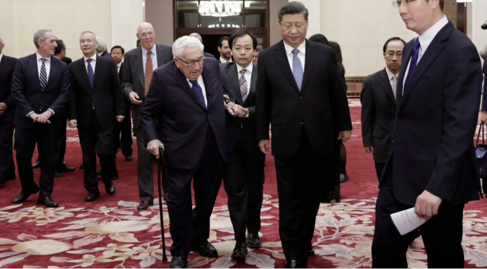 100-yashli-kissinceri-chine-aparan-sebeb-nedir