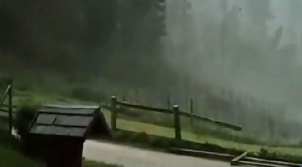 qasirga-italiyanin-daglarinda-onlarla-evi-dagidib-video