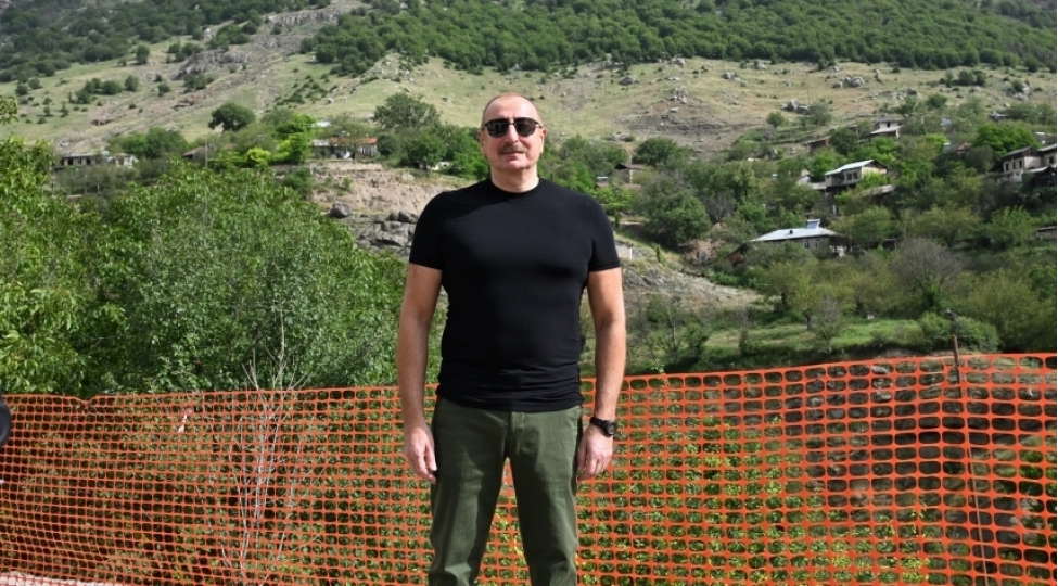 prezident-dashalti-kendinin-yenidenqurulmasi-ile-bagli-gorulecek-ishlerle-tanish-olub-foto