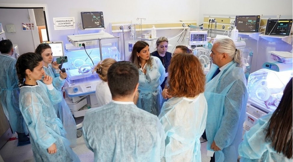 unicef-azerbaycana-tibbi-avadanliqlar-iane-edib-foto