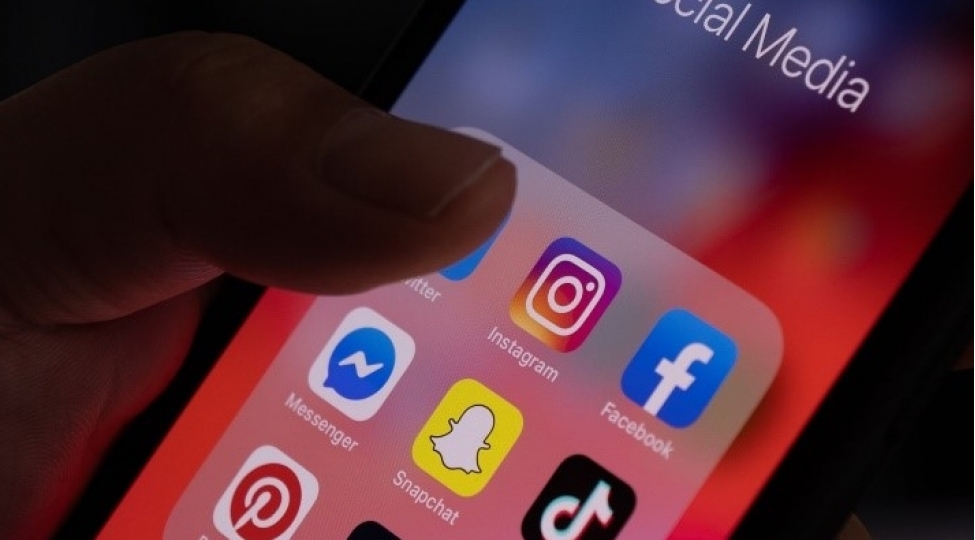 dunya-ehalisinin-60-den-choxu-sosial-shebekeden-istifade-edir