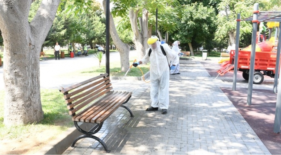 paytaxt-parklarinda-temizlik-dezinfeksiya-tedbirleri-gorulub-foto