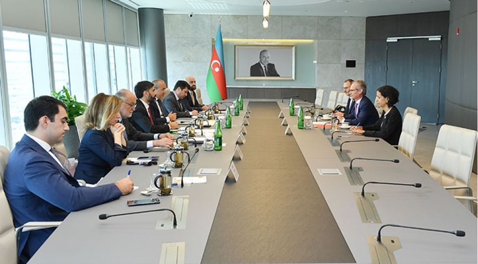 azerbaycan-totalenergies-ile-enerji-layihelerinde-emekdashligi-muzakire-edib
