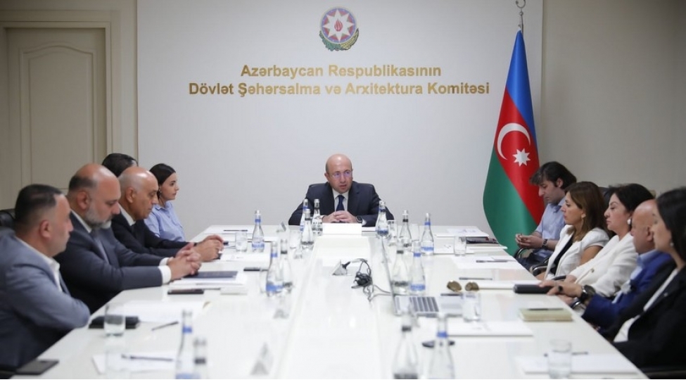 dovlet-shehersalma-ve-arxitektura-komitesi-yaninda-ictimai-shuranin-iclasi-kechirilib