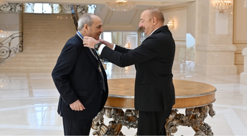 prezident-ilham-eliyev-xalq-artisti-rasim-balayeve-istiqlal-ordenini-teqdim-edib