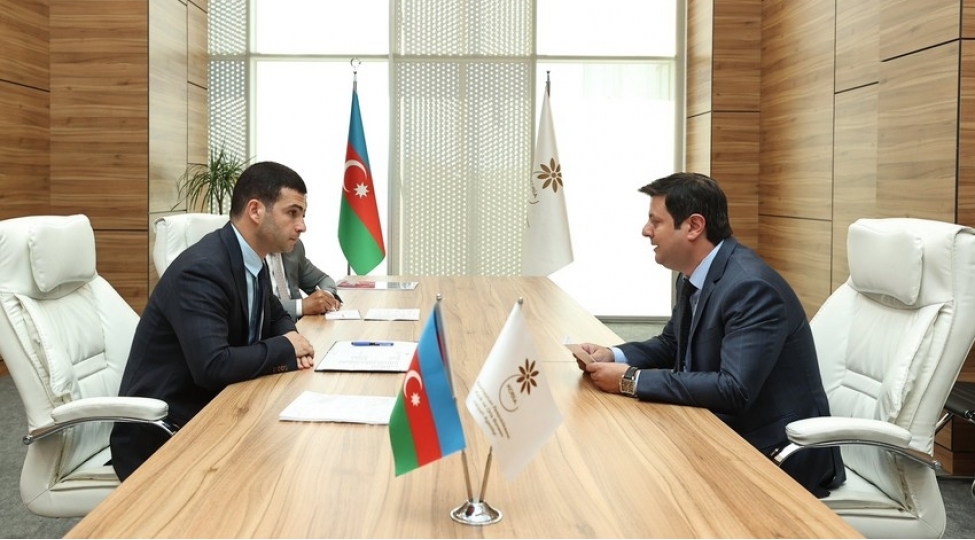 kobia-nin-sedri-sahibkarlarla-gorushub