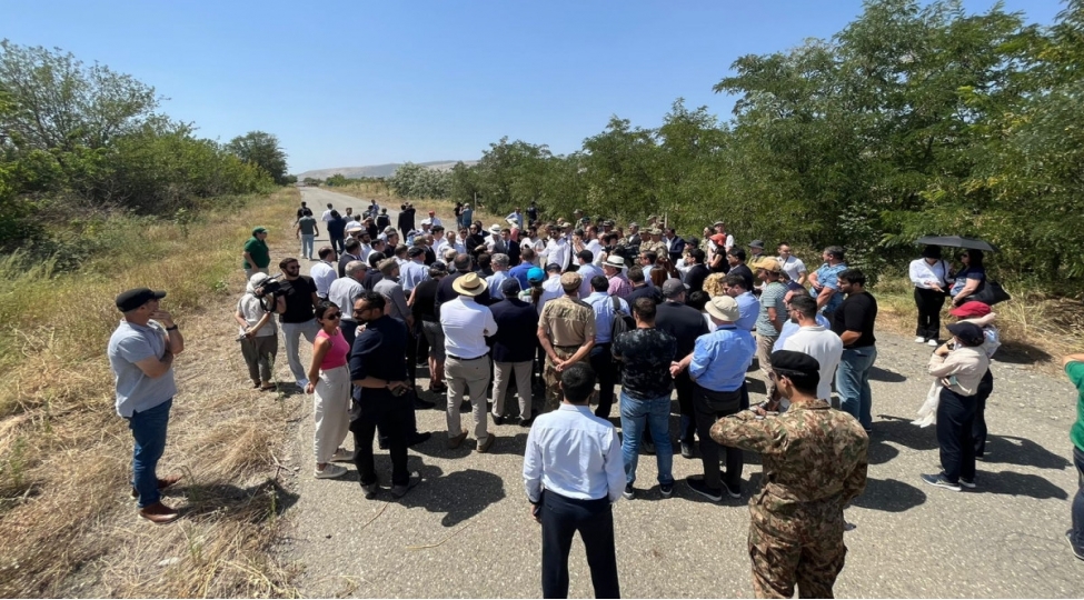 prezidentin-komekchisi-agdam-esgeran-xankendi-yolu-butun-lazimi-vasitelerin-chatdirilmasi-uchun-achiqdir