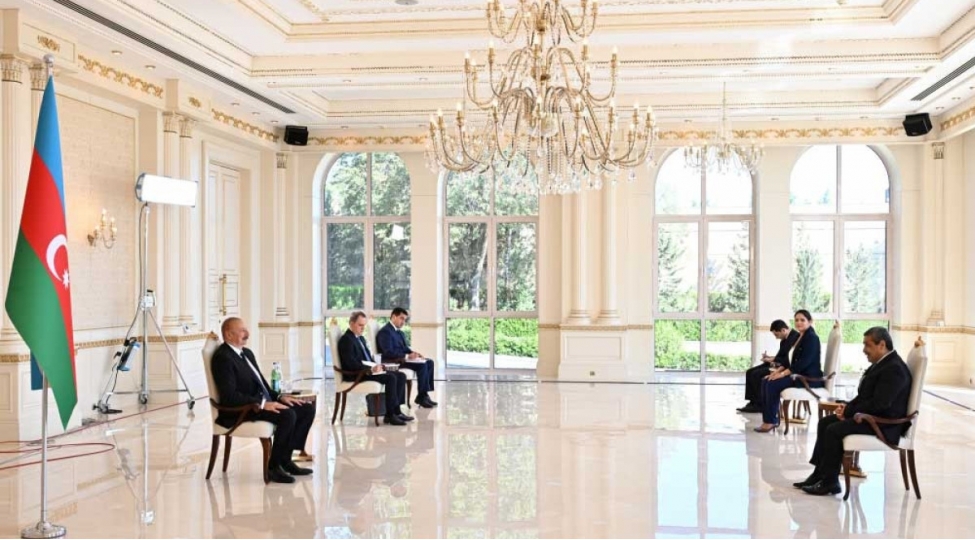 prezident-kolumbiyanin-yeni-sefirinin-etimadnamesini-qebul-edib