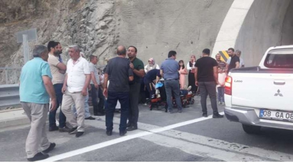 turkiyede-avtobus-ashib-15-nefer-yaralanib-foto