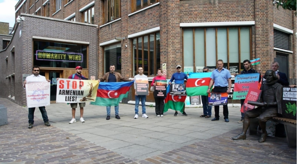 londondaki-icmamiz-amnesty-international-beynelxalq-teshkilatinin-ofisi-qarshisinda-etiraz-etdi