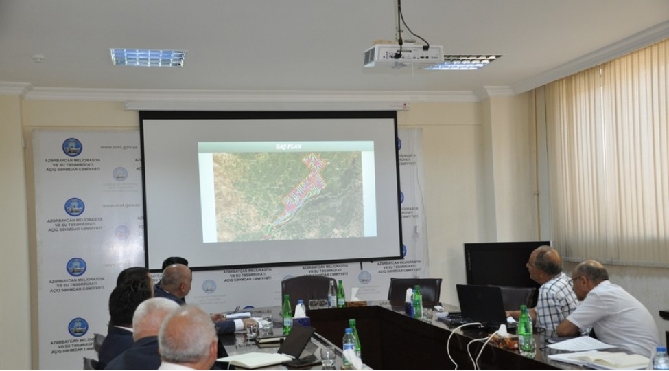 azerbaycanda-sudan-semereli-istifadeye-dair-layihelerin-teqdimati-olub-foto