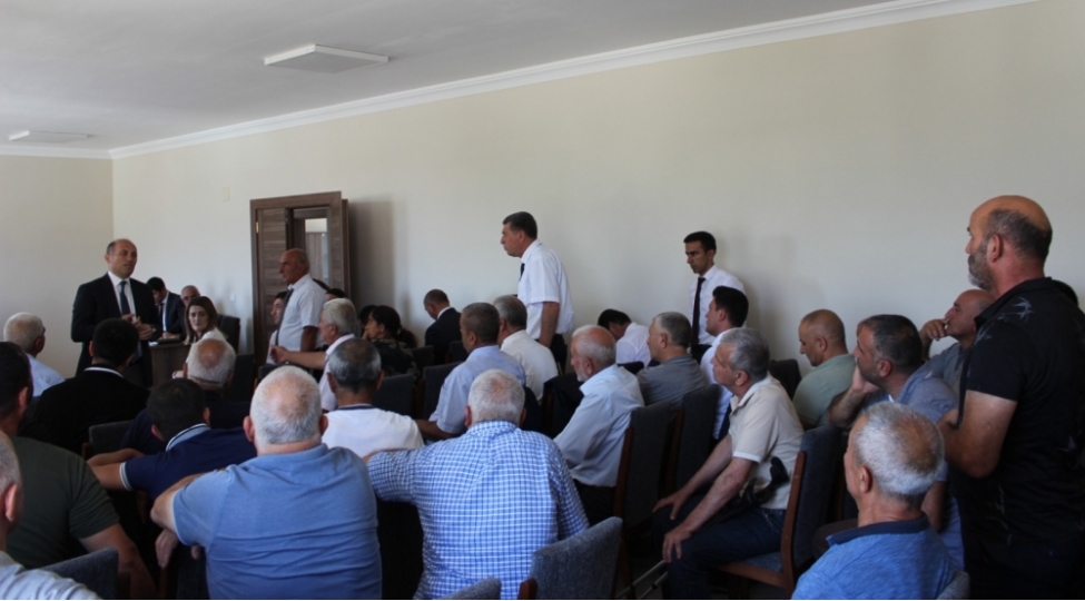 ordubadin-icra-bashchisi-venend-kendinde-seyyar-qebul-kechirib-fotolar