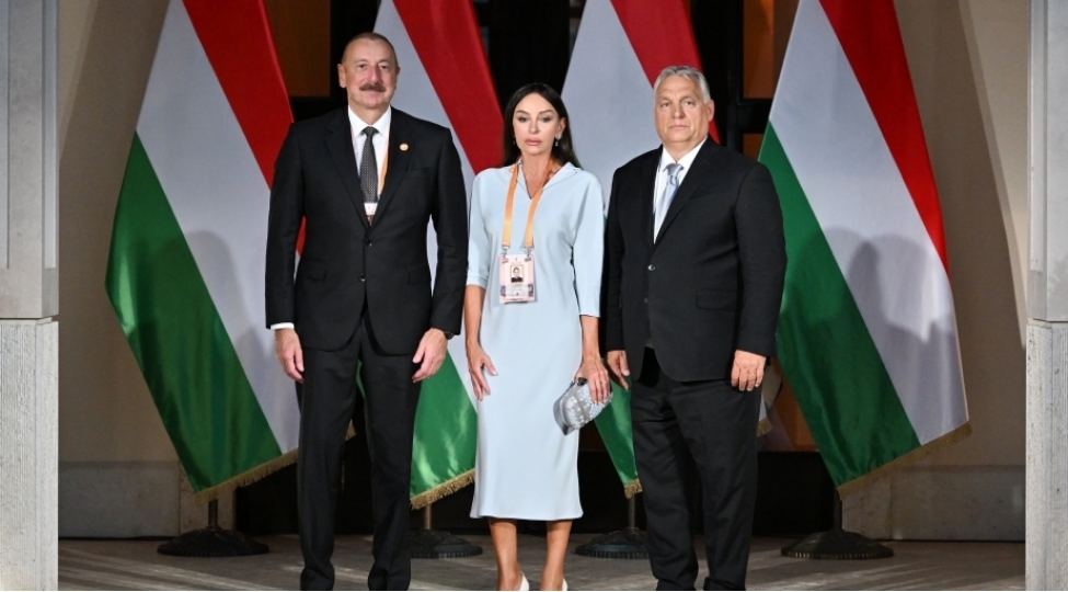 azerbaycan-prezidenti-ilham-eliyev-ve-birinci-xanim-mehriban-eliyeva-macaristanin-milli-bayrami-munasibetile-verilen-ziyafetde-ishtirak-edibler