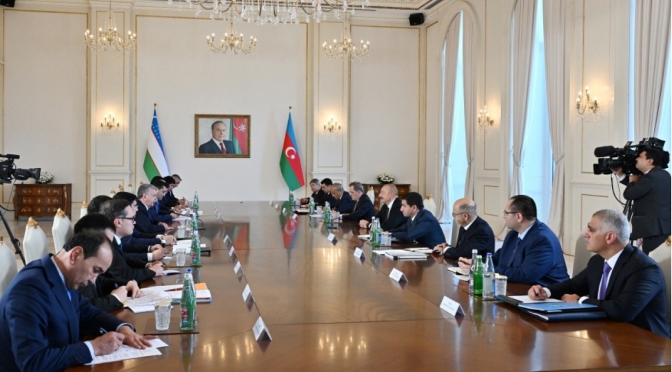 azerbaycan-ve-ozbekistan-prezidentlerinin-genish-terkibde-gorushu-bashlayib