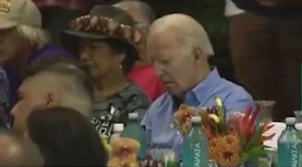 bayden-camaatin-derdini-dinleyerken-yuxuya-getdi-video