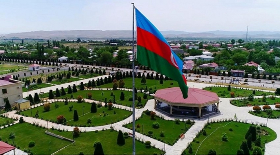shavkat-mirziyoyev-ve-xanimi-fuzuli-sheherinin-bash-plani-ile-tanish-olublar