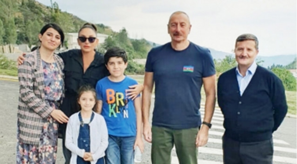 balaca-qizdan-prezident-ve-xanimina-teklif-fotolar