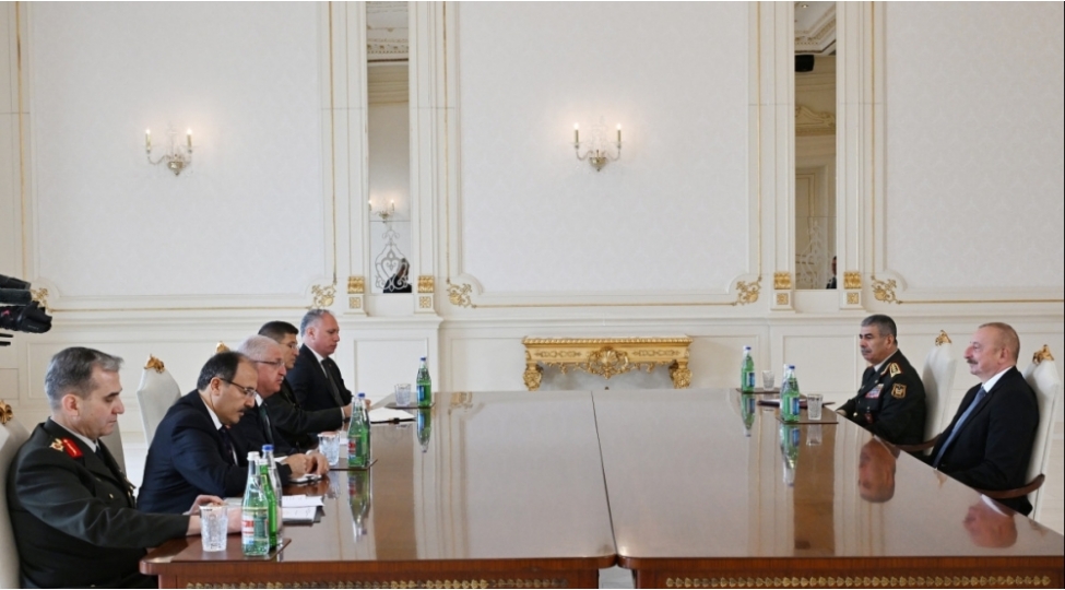 prezident-ilham-eliyev-turkiyenin-milli-mudafie-nazirini-qebul-edib