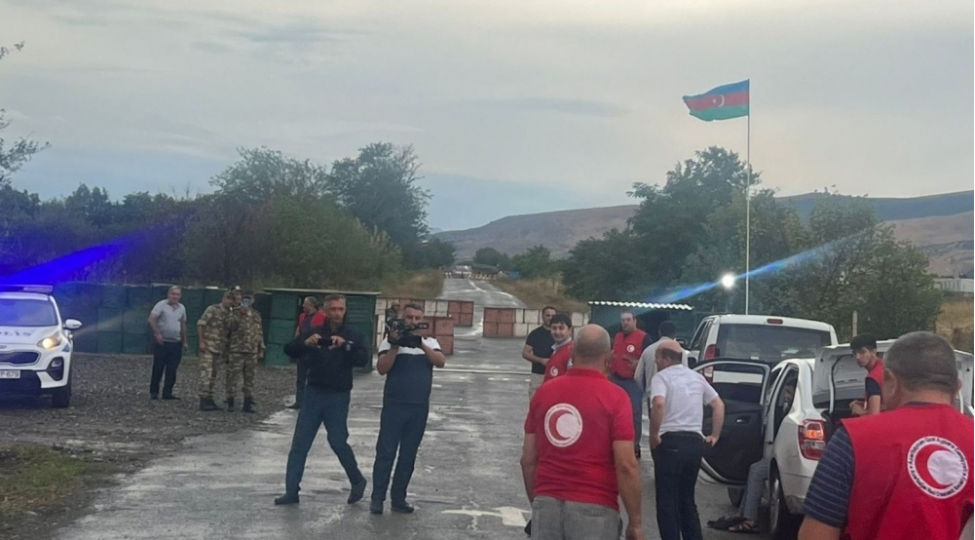humanitar-yardim-aparan-karvan-agdam-xankendi-yolundadir-foto